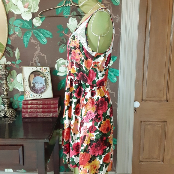 KIRRA Mini Floral Sleeveless Dress with Lace - Picture 3 of 10